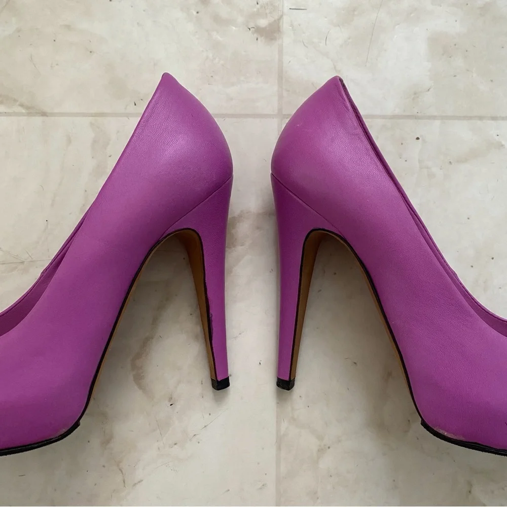Chanel Made in Italy Interlocking CC Logo Purple Navy Leather Pumps Heels 6/36